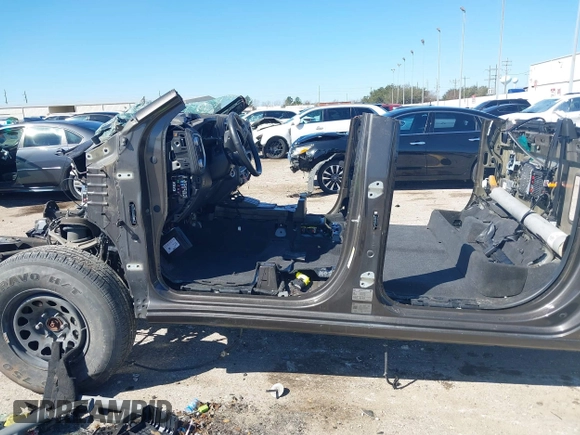 2020 GMC Sierra 1500 Denali z VIN 1GTU9FEL9LZ170791, wystawiony jako IAAI lot #41732485 z przebiegiem Nie podano mil oraz . Historia ofert i sprzedaży dostępna na DreamBid. Obrazek 15.