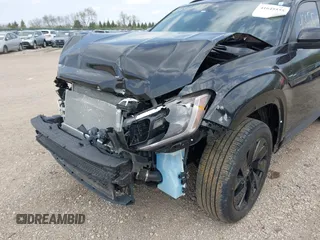 2024 Volkswagen Atlas SE z VIN 1V2KE2CA5RC227558, wystawiony jako IAAI lot #41645555 z przebiegiem 22 117 mil mil oraz . Historia ofert i sprzedaży dostępna na DreamBid. Obrazek 19.