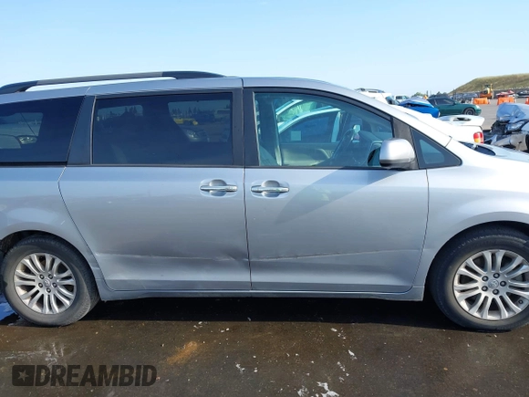2017 Toyota Sienna XLE Auto Access Seat with VIN 5TDYZ3DC5HS831596, listed as a IAAI auction lot 42146953 with 181,807 mi miles. Bid and sale history available at carsss.com. Image 13.