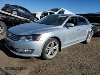 2015 Volkswagen Passat SEL Premium z VIN 1VWCV7A30FC093090, wystawiony jako Copart lot #88577655 z przebiegiem 63 000 mil mil oraz Szkoda całkowita • Salvage title. Historia ofert i sprzedaży dostępna na DreamBid. Obrazek 1.