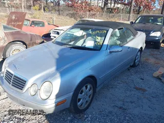 2001 Mercedes-Benz CLK 3.2L with VIN WDBLK65G41T070258, listed as a IAAI auction lot 41292179 with 132,471 mi miles. Bid and sale history available at carsss.com. Image 2.
