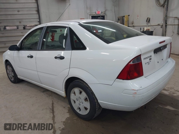 2007 Ford Focus S z VIN 1FAFP34N87W360398, wystawiony jako IAAI lot #42395300 z przebiegiem 96 220 mil mil oraz . Historia ofert i sprzedaży dostępna na DreamBid. Obrazek 3.