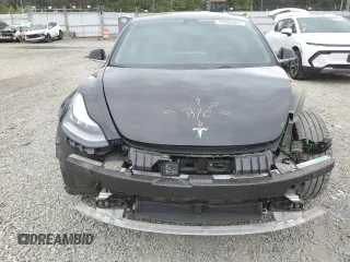 2019 Tesla Model 3 Mid Range z VIN 5YJ3E1EAXKF422500, wystawiony jako Copart lot #56065665 z przebiegiem 72 781 mil mil oraz Szkoda całkowita • Salvage title. Historia ofert i sprzedaży dostępna na DreamBid. Obrazek 5.