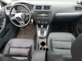2013 Volkswagen Jetta SE z VIN 3VWDP7AJ0DM219473, wystawiony jako Copart lot #57700105 z przebiegiem 135 832 mil mil oraz Szkoda całkowita • Salvage title. Historia ofert i sprzedaży dostępna na DreamBid. Obrazek 8.