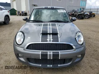 2008 MINI Hardtop S with VIN WMWMF73538TT91152, listed as a Copart auction lot 57671495 with 176,063 mi miles and Salvage title. Bid and sale history available at DreamBid. Image 5.