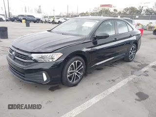 2024 Volkswagen Jetta Sport z VIN 3VWBM7BU0RM050426, wystawiony jako IAAI lot #42213683 z przebiegiem 29 940 mil mil oraz . Historia ofert i sprzedaży dostępna na DreamBid. Obrazek 2.