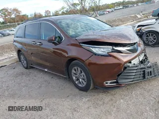 2022 Toyota Sienna XLE with VIN 5TDJRKEC4NS094526, listed as a IAAI auction lot 41399573 with 107,026 mi miles. Bid and sale history available at carsss.com. Image 1.