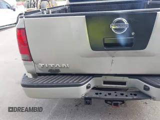 2008 Nissan Titan XE z VIN 1N6BA06A48N358946, wystawiony jako IAAI lot #42456610 z przebiegiem 217 552 mil mil oraz . Historia ofert i sprzedaży dostępna na DreamBid. Obrazek 12.