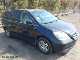 2005 Honda Odyssey EX-L with VIN 5FNRL38785B113074, listed as a IAAI auction lot 41907648 with 305,956 mi miles. Bid and sale history available at carsss.com. Image 1.