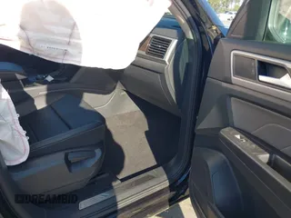 2022 Volkswagen Atlas SE z VIN 1V2KR2CA0NC564914, wystawiony jako IAAI lot #42035604 z przebiegiem 35 678 mil mil oraz . Historia ofert i sprzedaży dostępna na DreamBid. Obrazek 5.