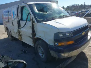 2022 Chevrolet Express Cargo Van with VIN 1GCWGAFP3N1206530, listed as a IAAI auction lot 41580983 with 86,510 mi miles. Bid and sale history available at carsss.com. Image 1.