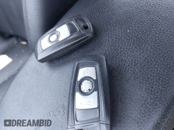 2015 BMW 3 Series 328i с VIN WBA3A5G51FNS84997, выставлен на аукционе IAAI как лот 42223796 с пробегом 109 597 миль миль и . История ставок и продаж доступна на DreamBid. Изображение 11.