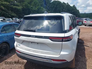 2024 Jeep Grand Cherokee с VIN 1C4RJYB60R8518323, выставлен на аукционе IAAI как лот 42462599 с пробегом 56 463 миль миль и . История ставок и продаж доступна на DreamBid. Изображение 16.