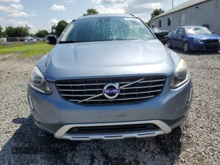 2017 Volvo XC60 Dynamic with VIN YV440MRR8H2168850, listed as a Copart auction lot 61555725 with 71,467 mi miles and Salvage title. Bid and sale history available at DreamBid. Image 5.