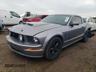 2006 Ford Mustang GT Deluxe z VIN 1ZVFT82H665235434, wystawiony jako Copart lot #61734435 z przebiegiem 99 690 mil mil oraz Szkoda całkowita • Salvage title. Historia ofert i sprzedaży dostępna na DreamBid. Obrazek 1.