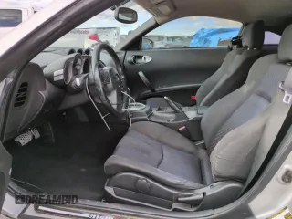 2004 Nissan 350Z Enthusiast z VIN JN1AZ34D54T152775, wystawiony jako Copart lot #56900385 z przebiegiem 182 564 mil mil oraz Szkoda całkowita • Salvage title. Historia ofert i sprzedaży dostępna na DreamBid. Obrazek 7.