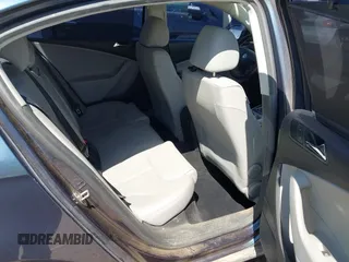 2008 Volkswagen Passat Komfort z VIN WVWJK73C28E241263, wystawiony jako IAAI lot #42021388 z przebiegiem 144 131 mil mil oraz . Historia ofert i sprzedaży dostępna na DreamBid. Obrazek 8.