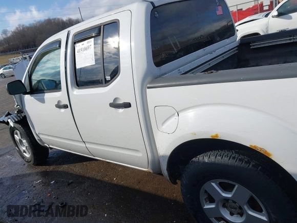 2007 Nissan Frontier SE z VIN 1N6AD07UX7C421926, wystawiony jako IAAI lot #41510697 z przebiegiem 273 908 mil mil oraz . Historia ofert i sprzedaży dostępna na DreamBid. Obrazek 14.