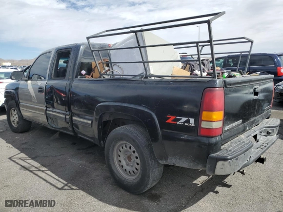 2003 Chevrolet Silverado 1500 LS with VIN 2GCEC19V531302796, listed as a Copart auction lot 49446915 with 285,725 mi miles and Salvage Title. Bid and sale history available at carsss.com. Image 2.