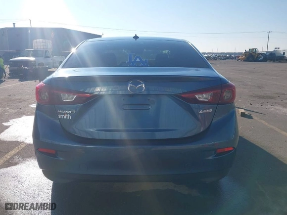 2018 Mazda Mazda3 4-Door Grand Touring with VIN 3MZBN1W38JM179689, listed as a IAAI auction lot 41305303 with 77,277 mi miles. Bid and sale history available at carsss.com. Image 17.
