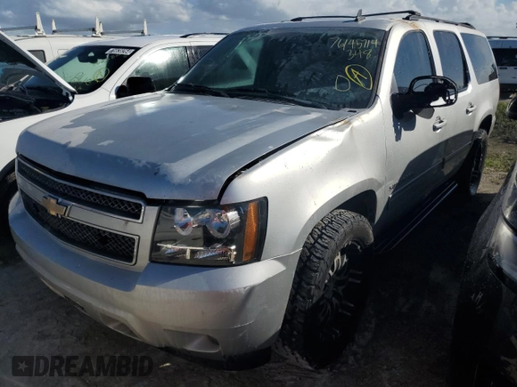 2010 Chevrolet Suburban LT with VIN 1GNUCJE08AR133956, listed as a Copart auction lot 76145714 with 212,459 mi miles and Salvage Title. Bid and sale history available at carsss.com. Image 1.