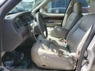2010 Mercury Grand Marquis LS z VIN 2MEBM7FV2AX620357, wystawiony jako Copart lot #57396825 z przebiegiem 72 257 mil mil oraz Szkoda całkowita • Salvage title. Historia ofert i sprzedaży dostępna na DreamBid. Obrazek 7.