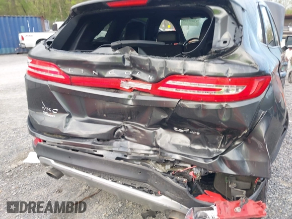 2018 Lincoln MKC Reserve with VIN 5LMTJ3DH6JUL08255, listed as a IAAI auction lot 42095399 with 41,267 mi miles and . Bid and sale history available at DreamBid. Image 6.