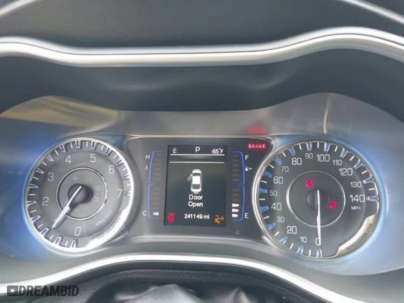 2015 Chrysler 200 Limited with VIN 1C3CCCABXFN679278, listed as a IAAI auction lot 41858996 with 241,149 mi miles. Bid and sale history available at carsss.com. Image 7.