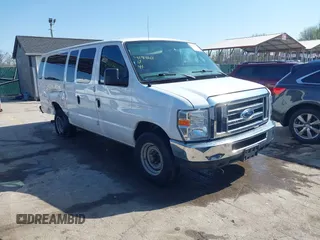 2013 Ford Econoline Passenger XL z VIN 1FBSS3BL5DDA58538, wystawiony jako IAAI lot #41918651 z przebiegiem 141 471 mil mil oraz . Historia ofert i sprzedaży dostępna na DreamBid. Obrazek 1.
