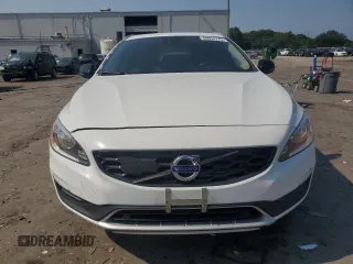2018 Volvo V60 with VIN YV440MWKXJ2059075, listed as a Copart auction lot 60654775 with 58,040 mi miles and Salvage title. Bid and sale history available at DreamBid. Image 5.