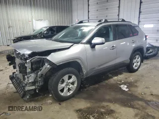 2021 Toyota RAV4 XLE with VIN 2T3P1RFV0MC208028, listed as a Copart auction lot 46228765 with 47,203 mi miles and Salvage Title. Bid and sale history available at carsss.com. Image 1.