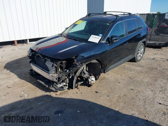 2021 Toyota RAV4 XLE Premium z VIN 2T3C1RFVXMW105387, wystawiony jako IAAI lot #42238526 z przebiegiem 58 627 mil mil oraz . Historia ofert i sprzedaży dostępna na DreamBid. Obrazek 17.