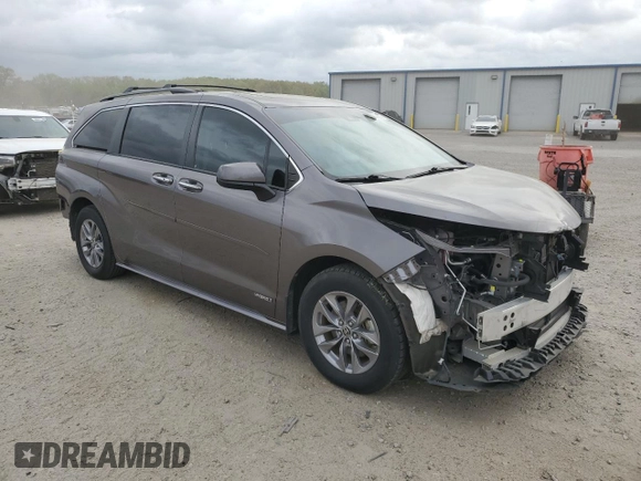 2021 Toyota Sienna XLE with VIN 5TDYRKEC3MS065158, listed as a Copart auction lot 51608655 with 67,412 mi miles and Clean Title. Bid and sale history available at DreamBid. Image 4.