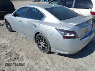 2012 Nissan Maxima SV z VIN 1N4AA5AP0CC862427, wystawiony jako IAAI lot #42043112 z przebiegiem 215 327 mil mil oraz . Historia ofert i sprzedaży dostępna na DreamBid. Obrazek 3.