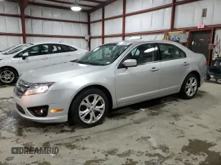 2012 Ford Fusion SE z VIN 3FAHP0HA5CR371175, wystawiony jako Copart lot #52073675 z przebiegiem 135 813 mil mil oraz Czysty tytuł • Clean title. Historia ofert i sprzedaży dostępna na DreamBid. Obrazek 1.