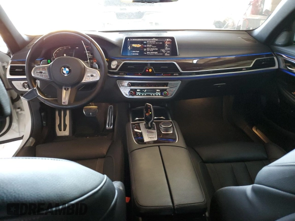 2020 BMW 7 Series 740i with VIN WBA7T2C09LGL18088, listed as a Copart auction lot 39695183 with 27,240 mi miles. Bid and sale history available at carsss.com. Image 8.