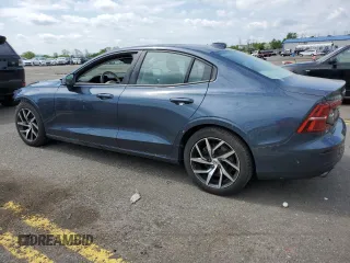 2020 Volvo S60 Momentum with VIN 7JR102FK7LG049735, listed as a Copart auction lot 52903384 with 22,235 mi miles. Bid and sale history available at carsss.com. Image 2.
