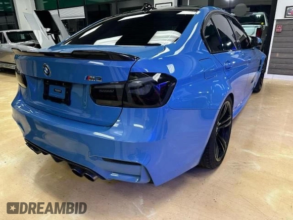 2015 BMW M3 z VIN WBS3C9C52FJ276370, wystawiony jako Copart lot #45783445 z przebiegiem 39 813 mil mil oraz Czysty tytuł • Clean title. Historia ofert i sprzedaży dostępna na DreamBid. Obrazek 4.