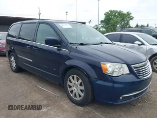2013 Chrysler Town & Country Touring z VIN 2C4RC1BG1DR677083, wystawiony jako IAAI lot #42317204 z przebiegiem 204 879 mil mil oraz . Historia ofert i sprzedaży dostępna na DreamBid. Obrazek 1.