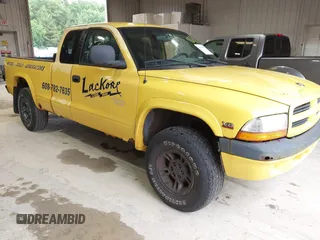 2000 Dodge Dakota Sport z VIN 1B7GG22N9YS526142, wystawiony jako IAAI lot #42504671 z przebiegiem 112 717 mil mil oraz . Historia ofert i sprzedaży dostępna na DreamBid. Obrazek 1.