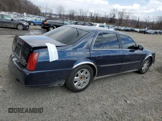 2004 Cadillac DeVille DTS z VIN 1G6KF579X4U203102, wystawiony jako Copart lot #50426955 z przebiegiem 157 290 mil mil oraz Szkody całkowita. Historia ofert i sprzedaży dostępna na DreamBid. Obrazek 3.