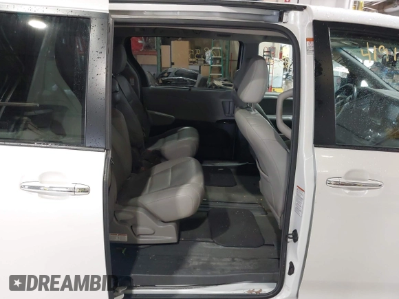 2015 Toyota Sienna XLE with VIN 5TDYK3DC8FS598525, listed as a IAAI auction lot 41918825 with 128,557 mi miles. Bid and sale history available at carsss.com. Image 8.