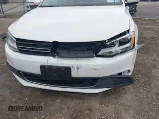 2014 Volkswagen Jetta SE z VIN 3VWD17AJ5EM417940, wystawiony jako IAAI lot #42309894 z przebiegiem 118 208 mil mil oraz . Historia ofert i sprzedaży dostępna na DreamBid. Obrazek 6.