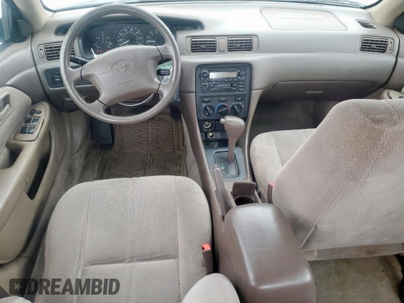 2001 Toyota Camry CE z VIN 4T1BG22K71U032545, wystawiony jako Copart lot #60883095 z przebiegiem 199 864 mil mil oraz Czysty tytuł • Clean title. Historia ofert i sprzedaży dostępna na DreamBid. Obrazek 8.