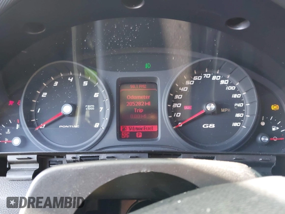2009 Pontiac G8 z VIN 6G2ER57779L164764, wystawiony jako IAAI lot #41178467 z przebiegiem 205 282 mil mil oraz . Historia ofert i sprzedaży dostępna na DreamBid. Obrazek 7.