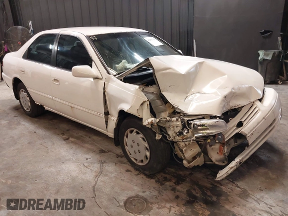 1999 Toyota Camry LE z VIN 4T1BG22K1XU888402, wystawiony jako IAAI lot #42483791 z przebiegiem 149 512 mil mil oraz . Historia ofert i sprzedaży dostępna na DreamBid. Obrazek 1.