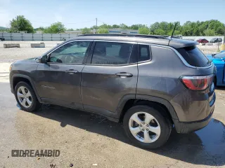 2018 Jeep Compass Latitude z VIN 3C4NJCBB0JT134143, wystawiony jako Copart lot #57228345 z przebiegiem 102 011 mil mil oraz Szkoda całkowita • Salvage title. Historia ofert i sprzedaży dostępna na DreamBid. Obrazek 2.