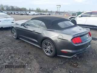 2017 Ford Mustang EcoBoost Premium z VIN 1FATP8UH5H5295852, wystawiony jako IAAI lot #41876517 z przebiegiem 132 910 mil mil oraz . Historia ofert i sprzedaży dostępna na DreamBid. Obrazek 3.