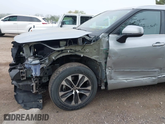 2021 Toyota Highlander XLE with VIN 5TDGZRBH5MS538188, listed as a IAAI auction lot 42257104 with 55,701 mi miles and . Bid and sale history available at DreamBid. Image 20.