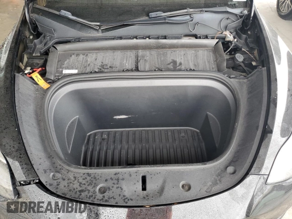 2022 Tesla Model Y Long Range z VIN 7SAYGDEE1NF393187, wystawiony jako Copart lot #56419535 z przebiegiem 82 757 mil mil oraz Nie do naprawy • Non repairable. Historia ofert i sprzedaży dostępna na DreamBid. Obrazek 11.